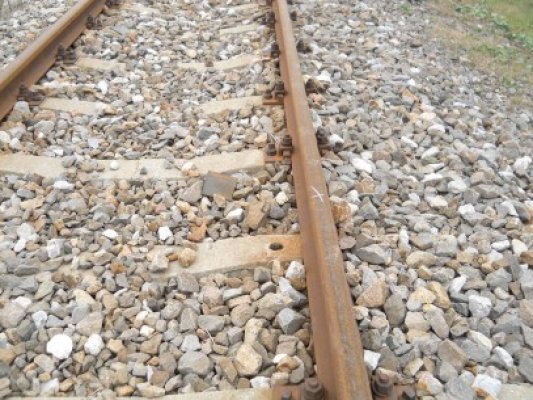 De-ale hoţilor: au furat bucăţi de cale ferată şi au plecat la drum cu maşina, şoferul neavând permis